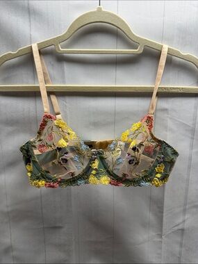 Hello LA Girl Green Floral Embroidered Sheer Mesh  Underwire Bra Size Small